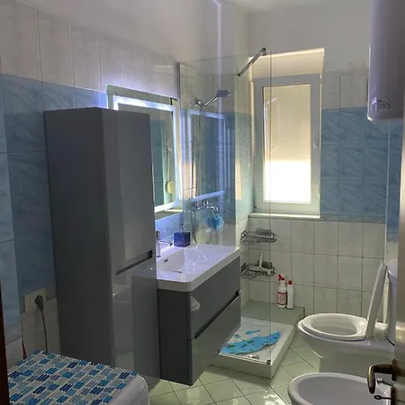 Apartment Vlora アパート Vlorë