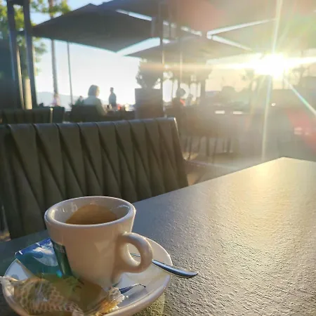 Apartment Vlora アパート *